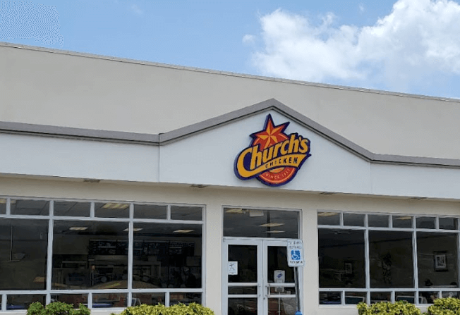 Investigan robo en restaurante Church’s Chicken